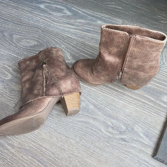 Not Rated booties - Picture 2 of 5